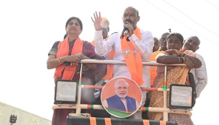 bandi sanjay fire on cm kcr