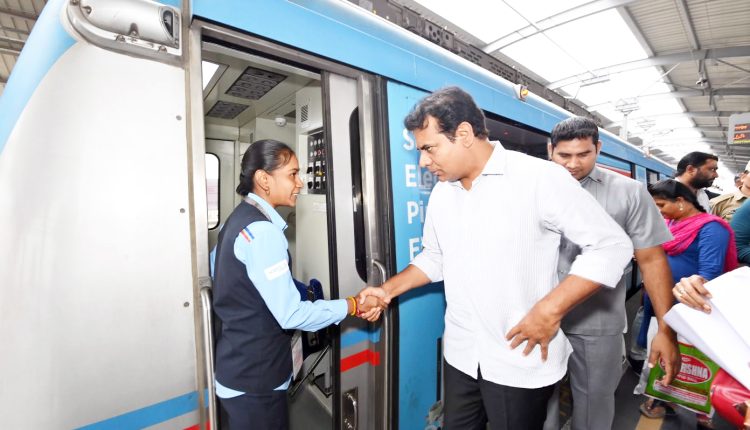 KTR Hullchal in Metro