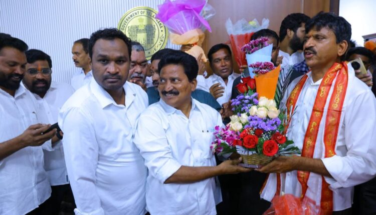 Kanakaraju, former president of TBGKS, congratulated Srinivas Reddy who took over as minister.
